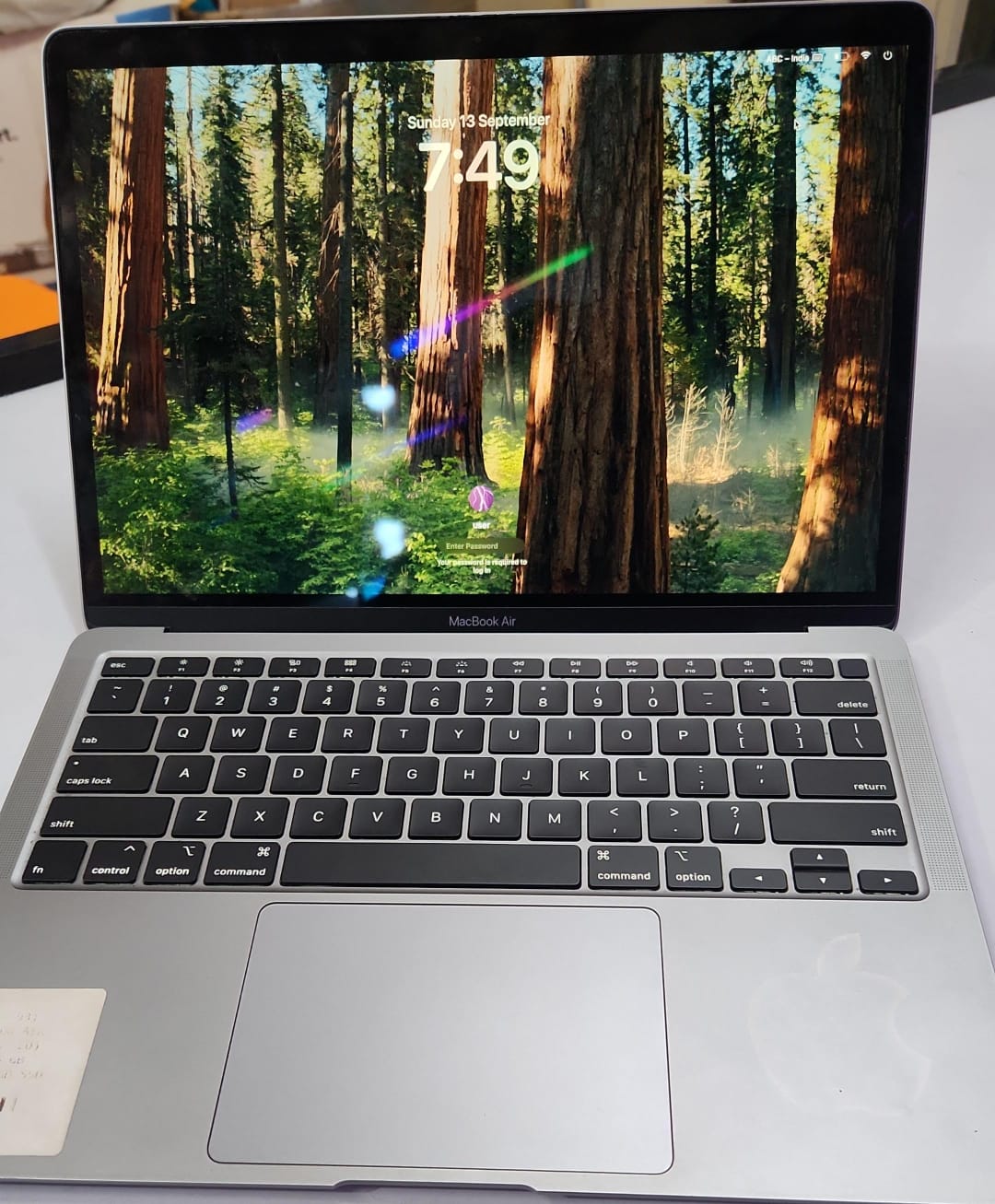 MACBOOK AIR